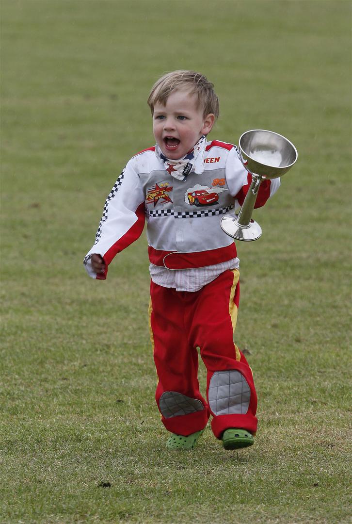 9 Sam Instone little one running away with daddy trophy